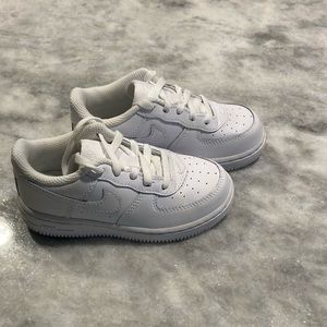 NIKE Air Force 1 LE